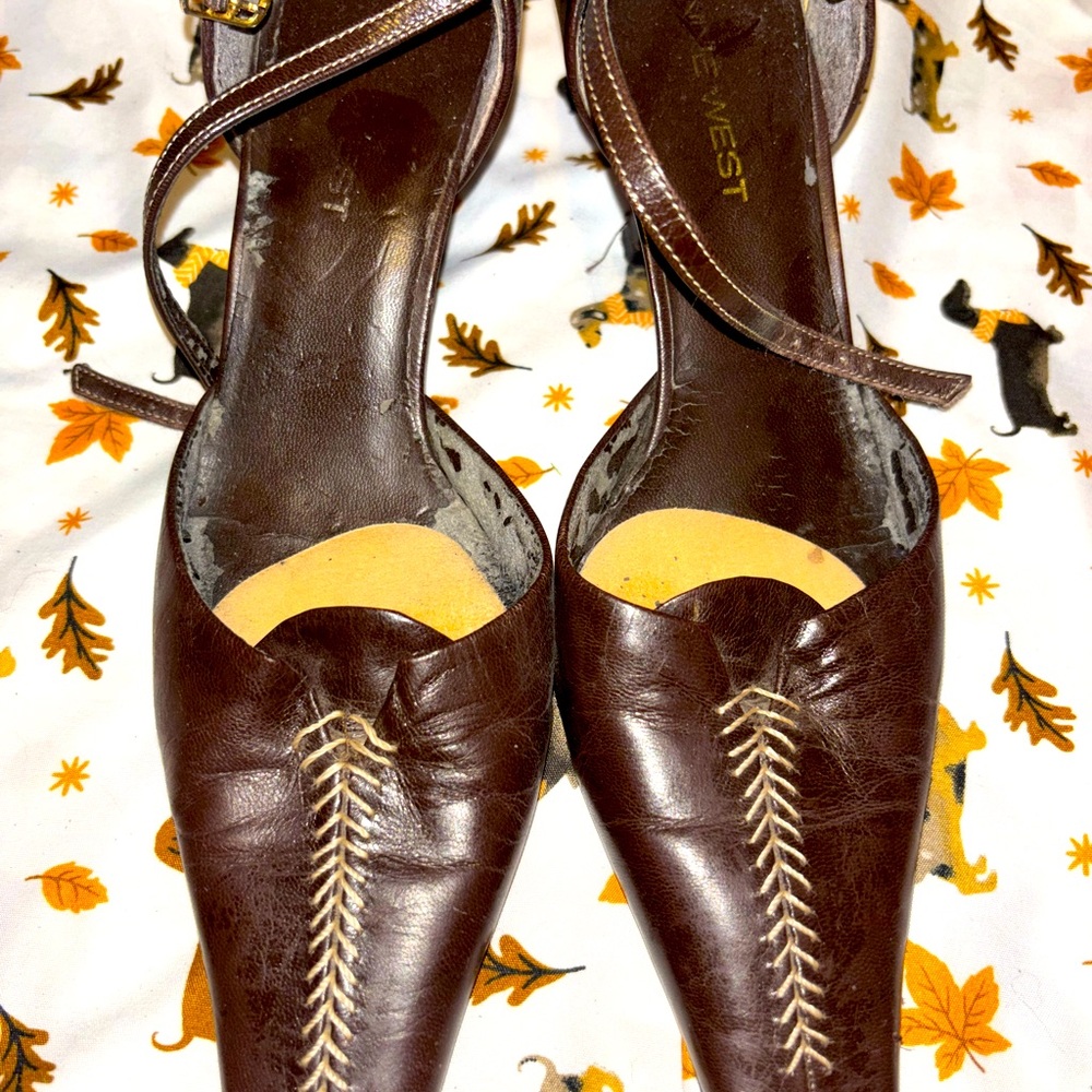 Nine West medium dark Brown Leather kitten Heels